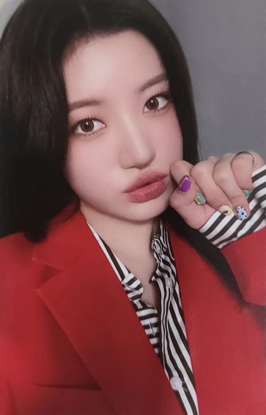 billlie-siyoon-poca-pocamarket