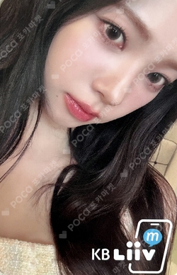 KBLiiv M M challenge photocard