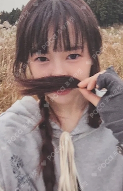 The Chase Minibook Ver. photocard
