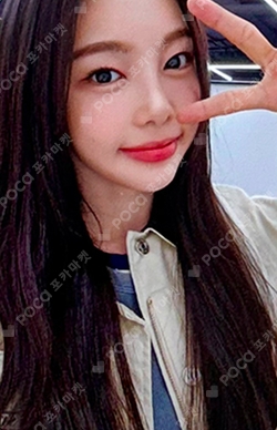 The Chase MAKESTAR LUCKY DRAW photocard