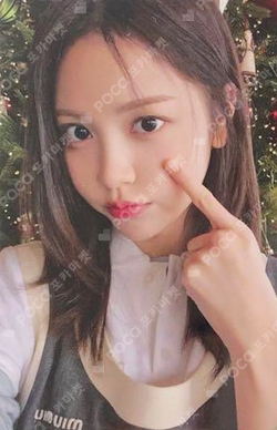 The Chase YIZHIYU photocard