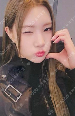 The Chase YIZHIYU photocard