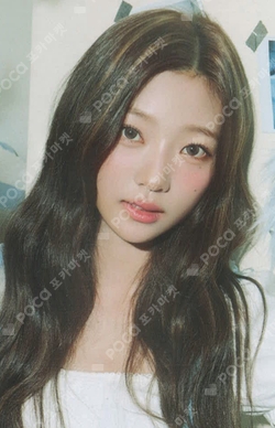 2026 Hearts2Hearts SEASON'S GREETINGS VIDEO EDITION SM STORE photocard