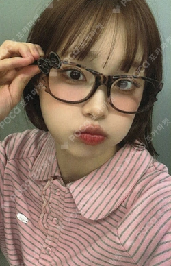 Pocamarket, LOONA Chuu Official Light Stick Orbit K-pop Photocard