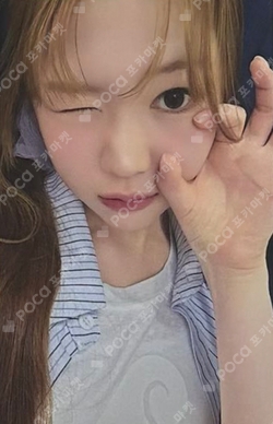 The Chase YIZHIYU photocard