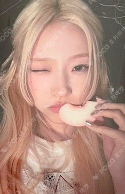 ICONIC HEART UNIVERSAL MUSIC STORE Exclusive Ver. photocard