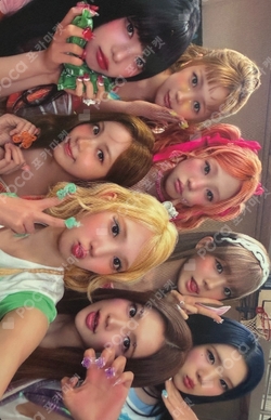 ICONIC HEART HMV LUCKY DRAW photocard