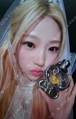 ICONIC HEART Limited B Ver. photocard
