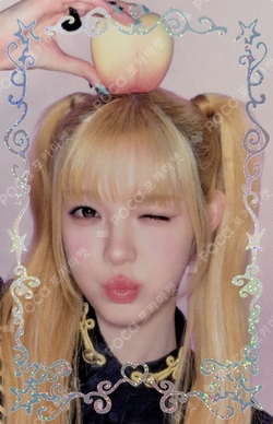 ICONIC HEART TRADING CARD PACK photocard